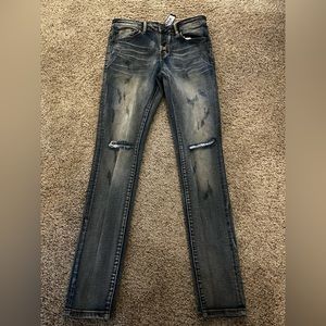 Two are size 32 and two are size 30, 100$ brand new no lower then 80$ a pair.